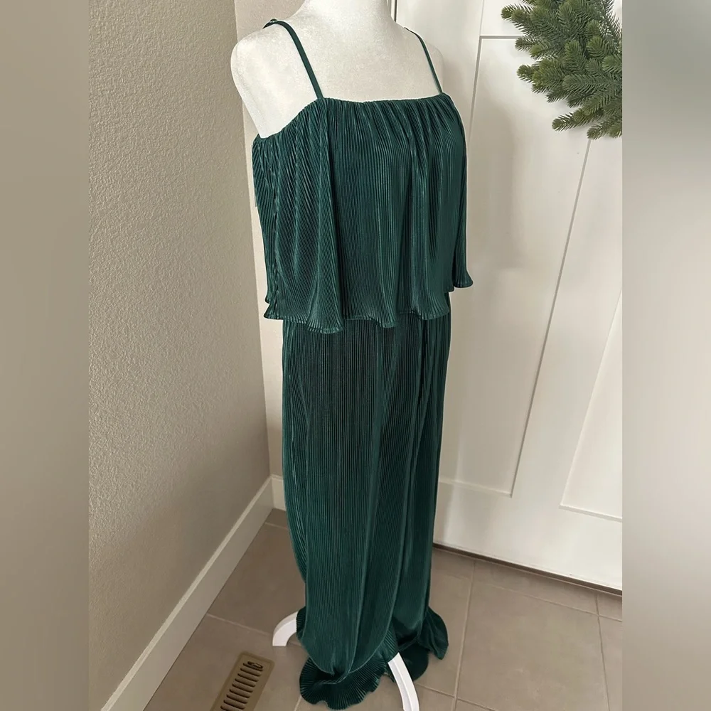 Petal & Pup Jillian Plisse Jumpsuit - Picture 3 of 8